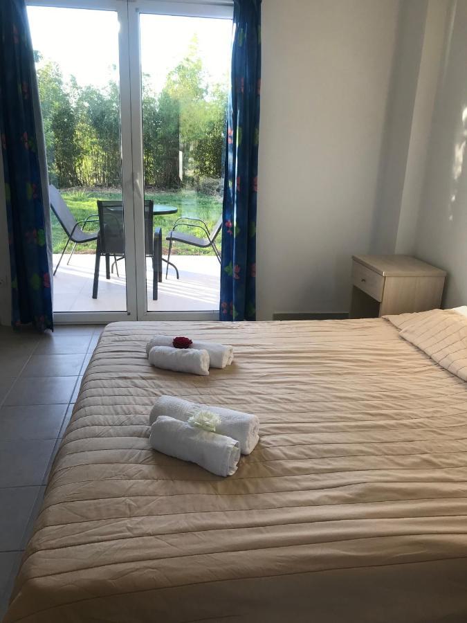 Room In Studio - Studio Banos Apartments And Swimming Pool Roda  Luaran gambar